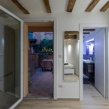 Luxury Suite In The Center I Private Patio & Kitchen Bologna Kültér fotó