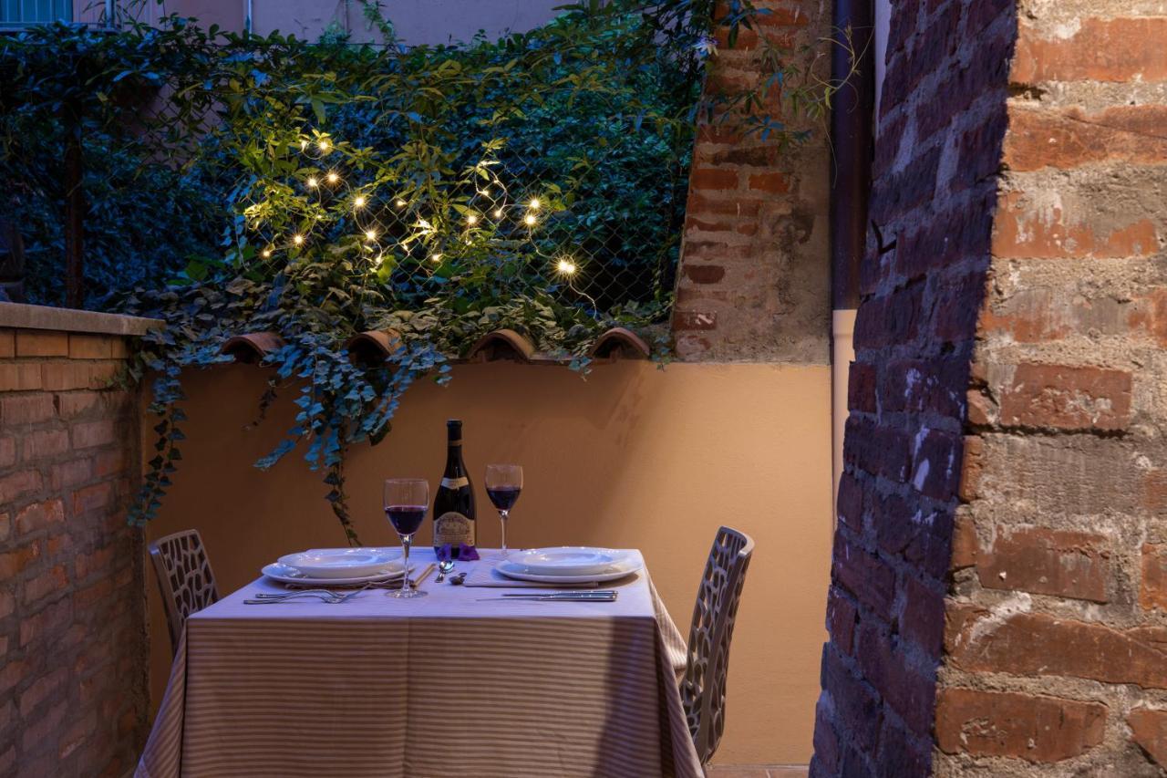 Luxury Suite In The Center I Private Patio & Kitchen Bologna Kültér fotó