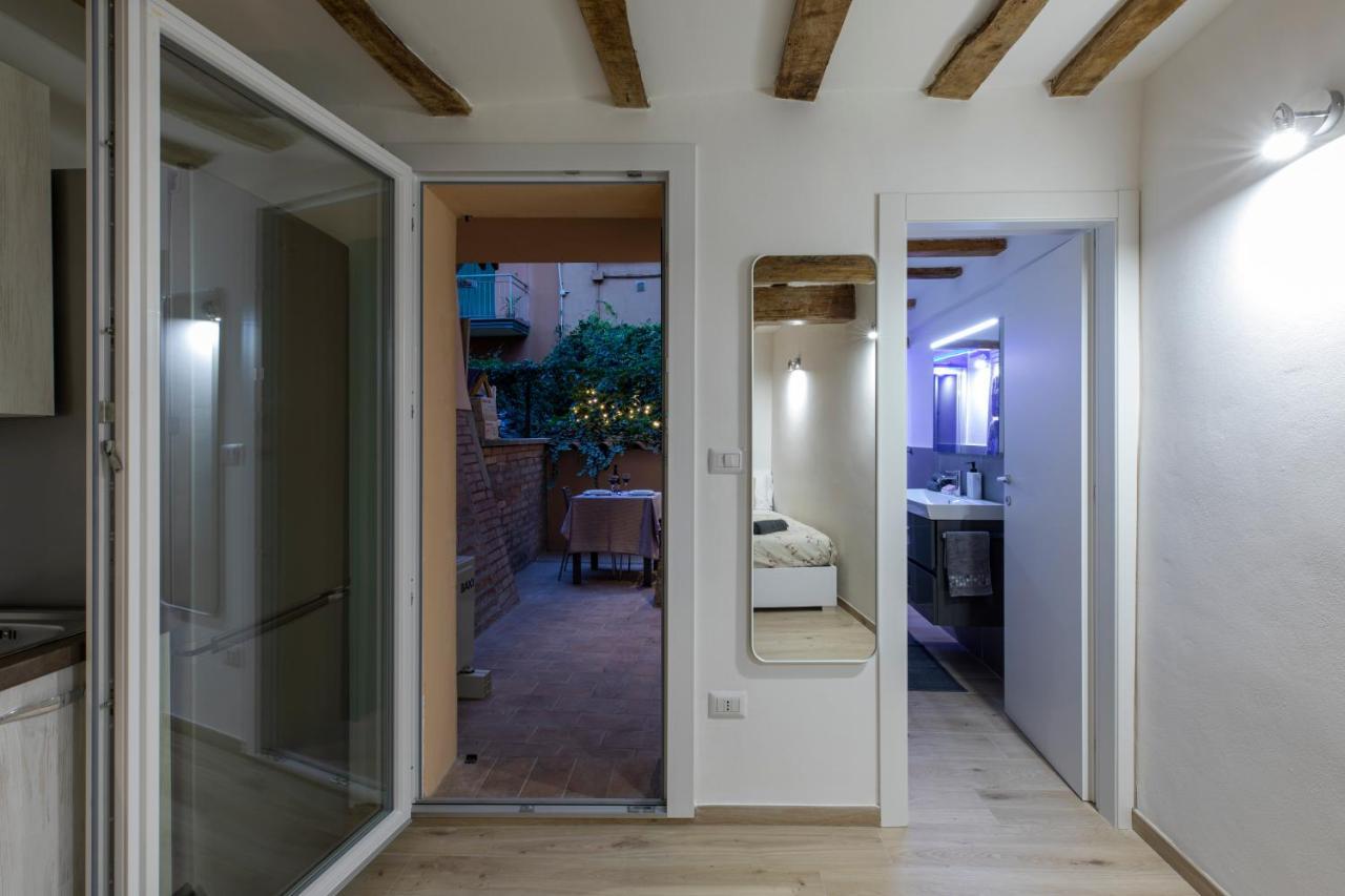 Luxury Suite In The Center I Private Patio & Kitchen Bologna Kültér fotó
